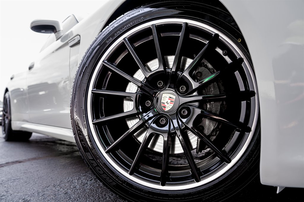 2016 Porsche Panamera 4 photo