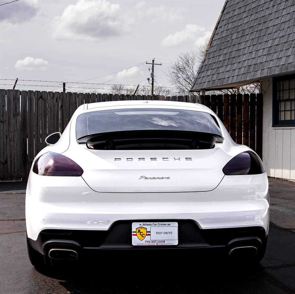 2016 Porsche Panamera 4 photo