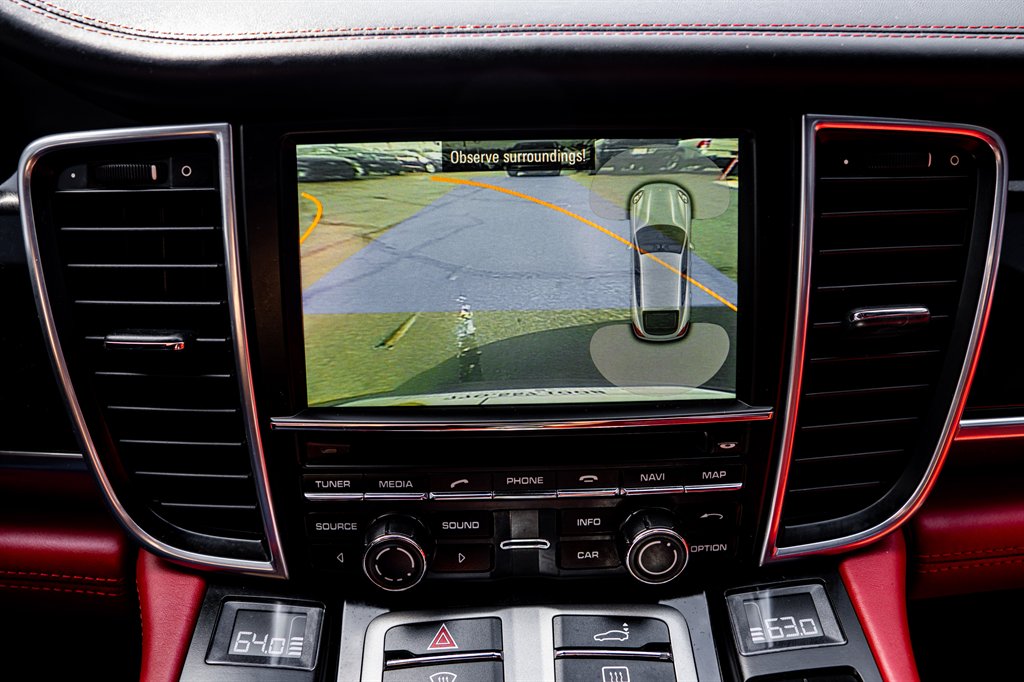 2016 Porsche Panamera 4 photo