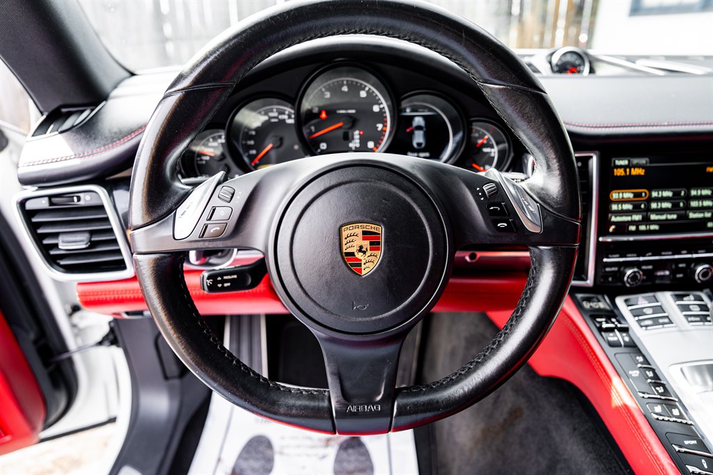 2016 Porsche Panamera 4 photo