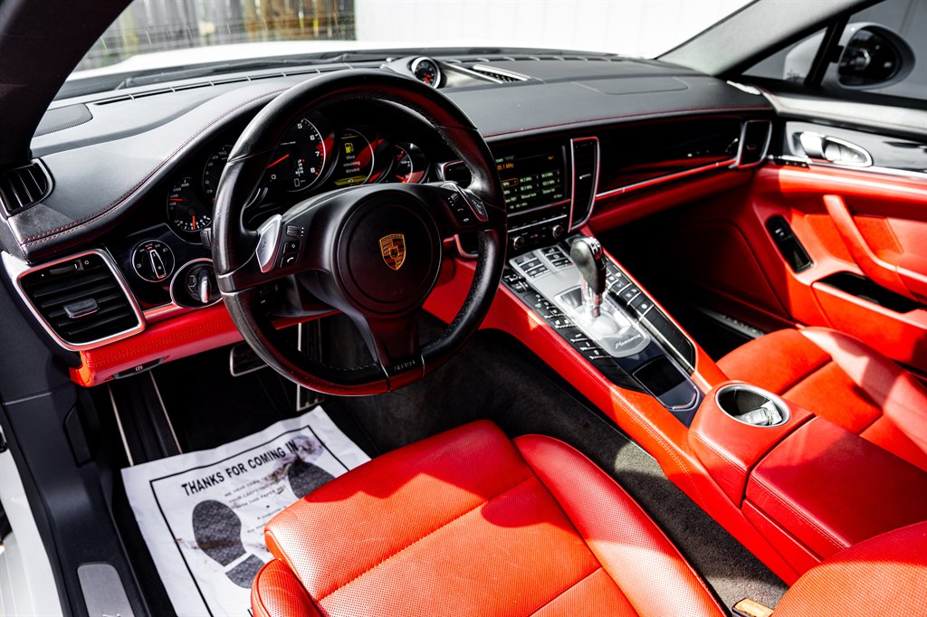 2016 Porsche Panamera 4 photo