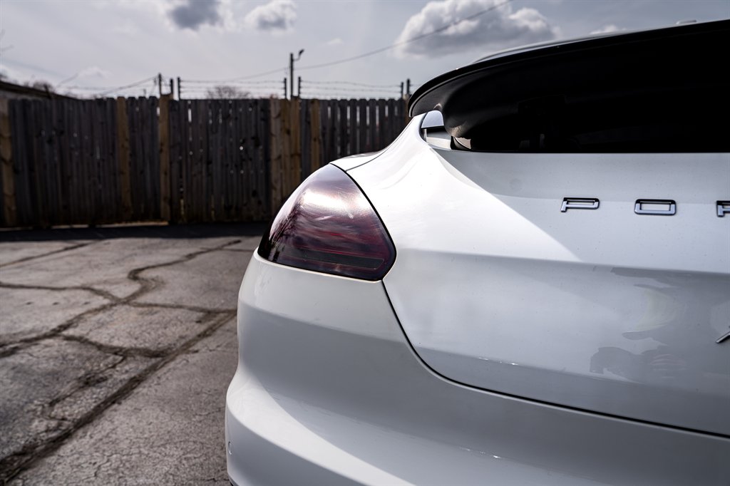 2016 Porsche Panamera 4 photo
