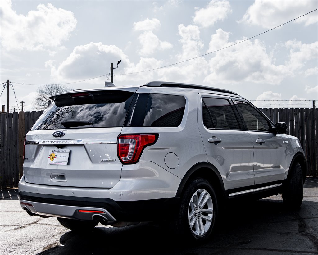 2017 Ford Explorer XLT photo