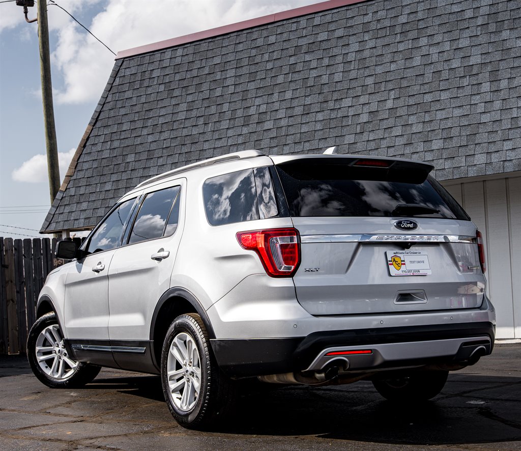 2017 Ford Explorer XLT photo