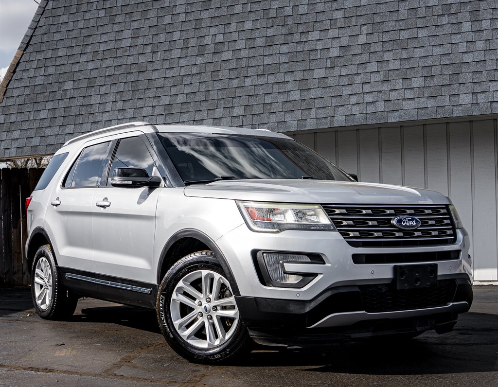 2017 Ford Explorer XLT photo