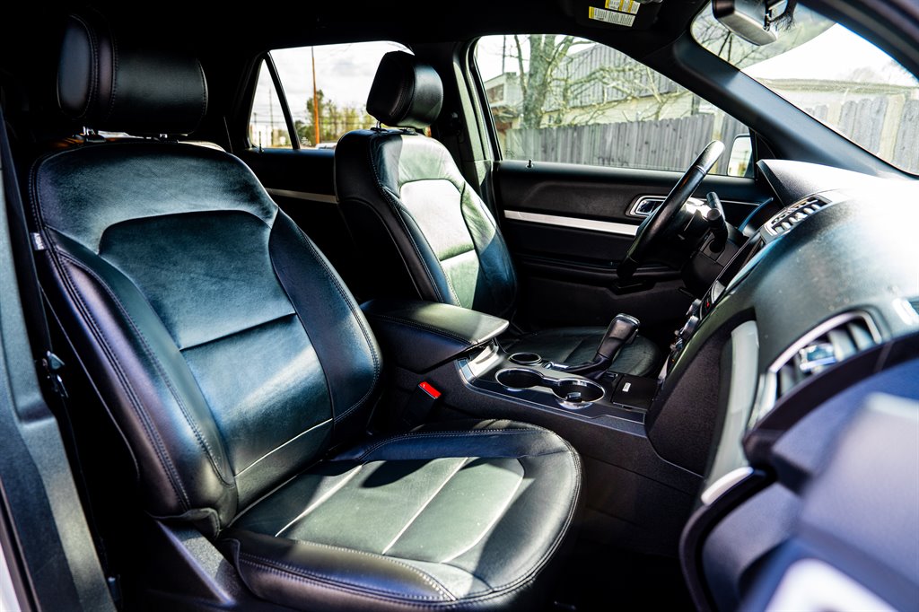 2017 Ford Explorer XLT photo