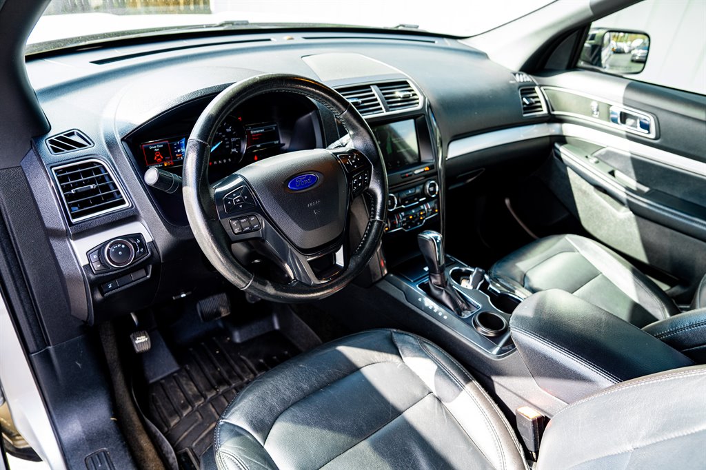 2017 Ford Explorer XLT photo