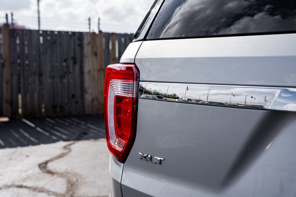 2017 Ford Explorer XLT photo