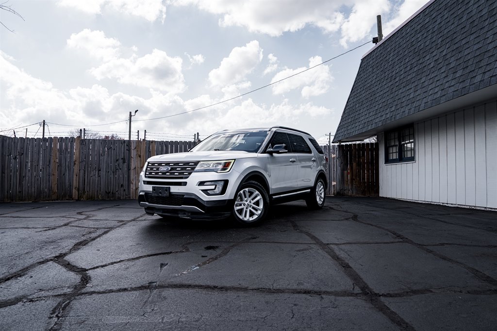 2017 Ford Explorer XLT photo