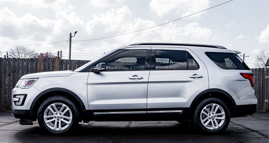 2017 Ford Explorer XLT photo