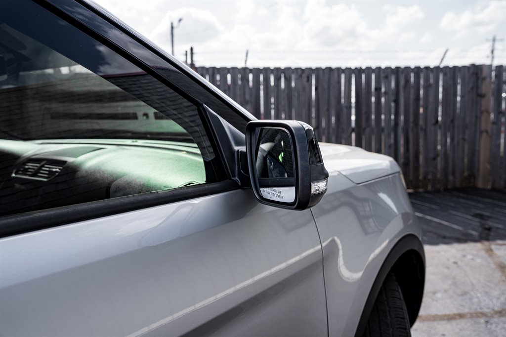 2017 Ford Explorer XLT photo