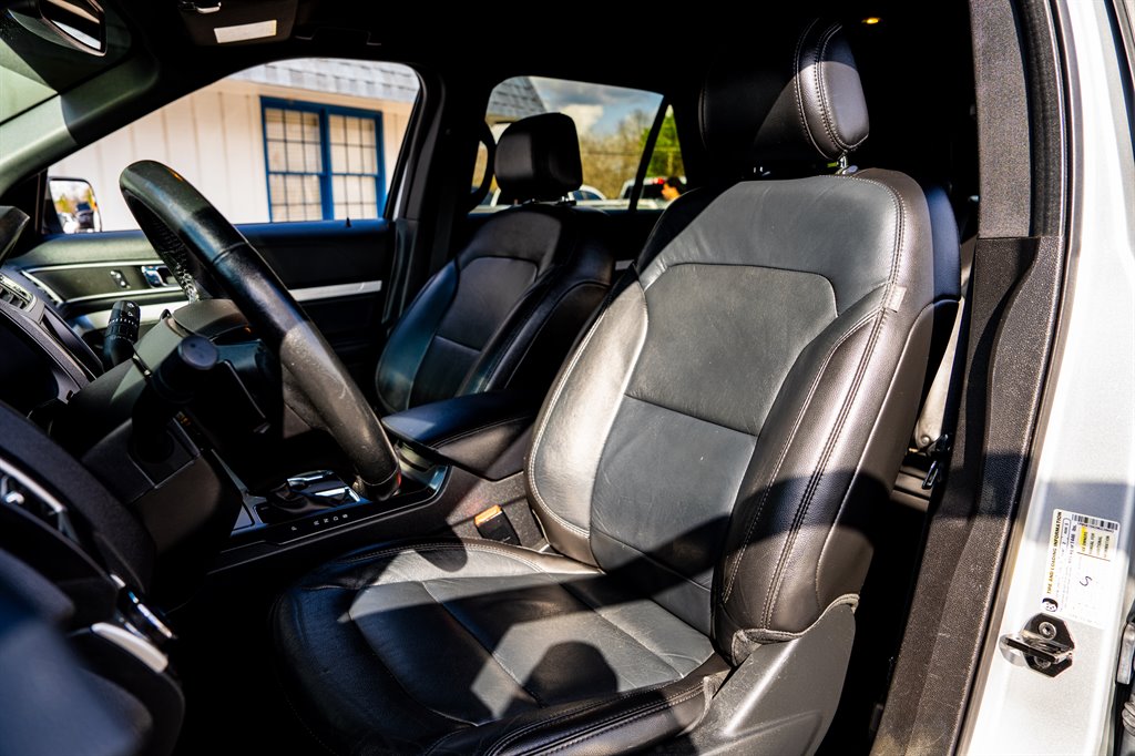 2017 Ford Explorer XLT photo