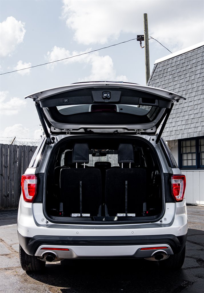 2017 Ford Explorer XLT photo