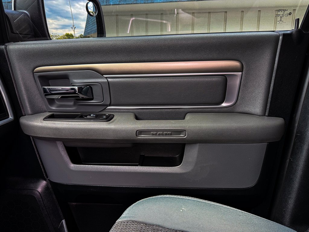 2016 RAM 1500 SLT photo