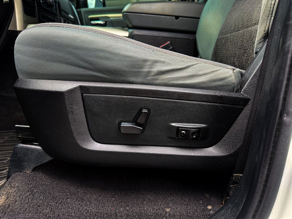 2016 RAM 1500 SLT photo