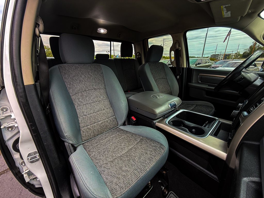 2016 RAM 1500 SLT photo