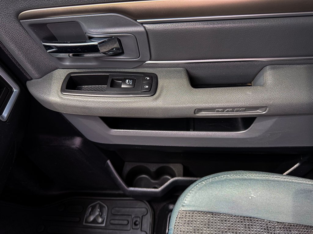 2016 RAM 1500 SLT photo