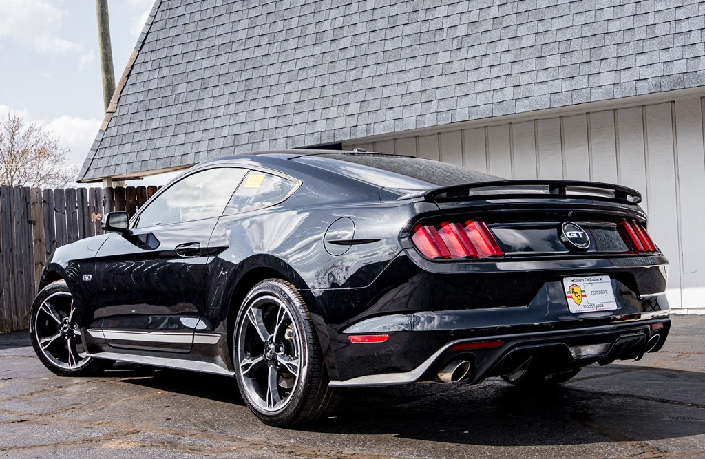 2017 Ford Mustang GT Premium photo