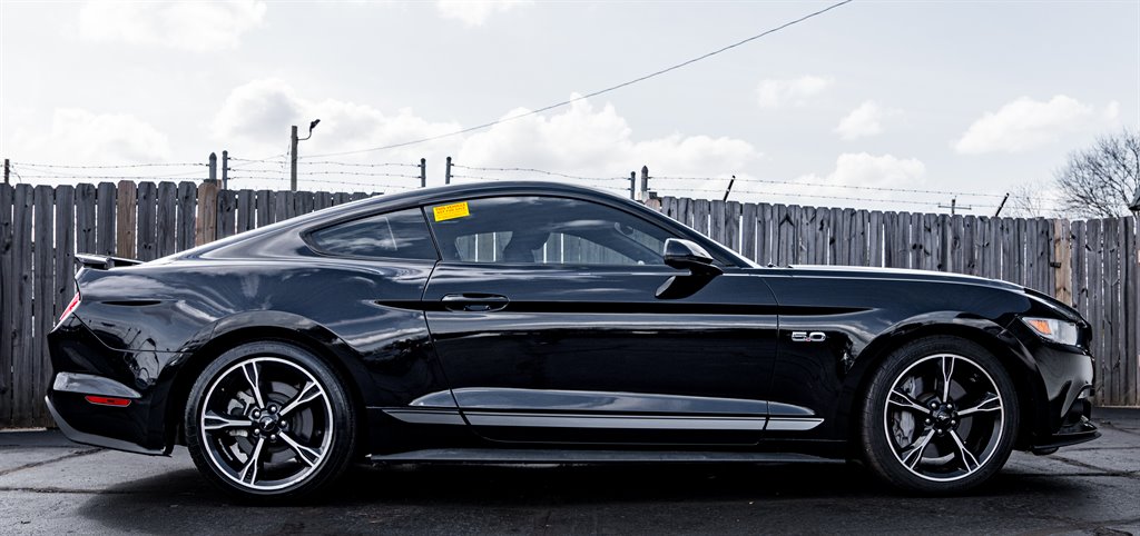 2017 Ford Mustang GT Premium photo