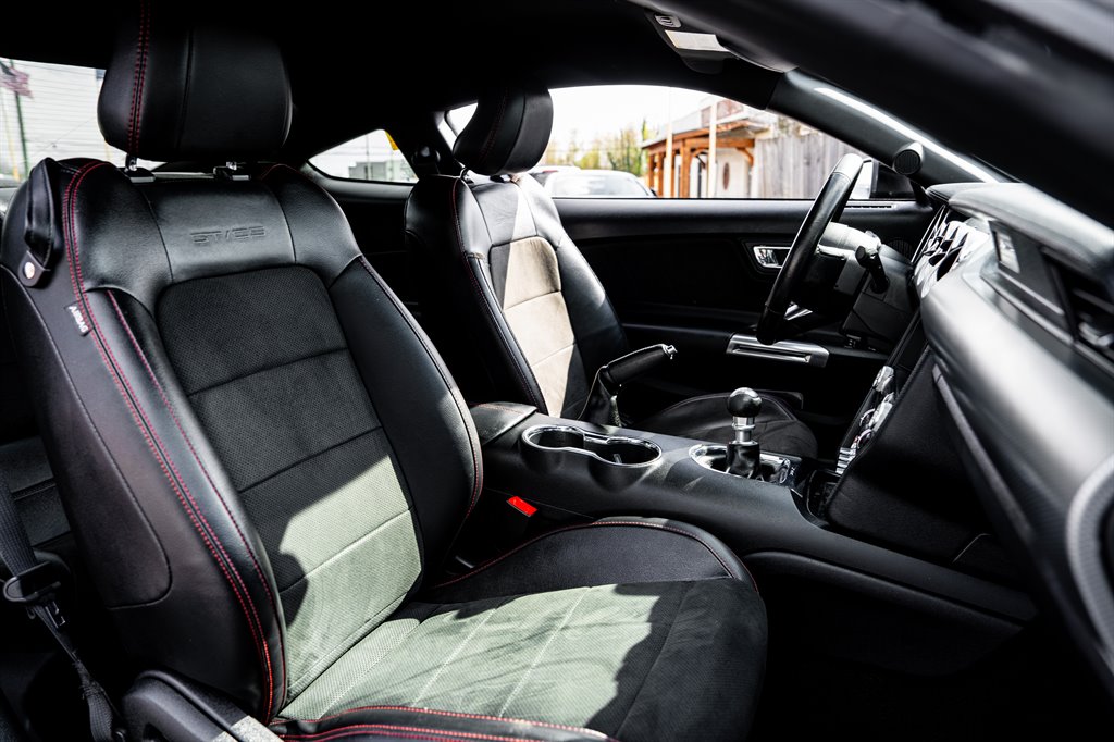 2017 Ford Mustang GT Premium photo