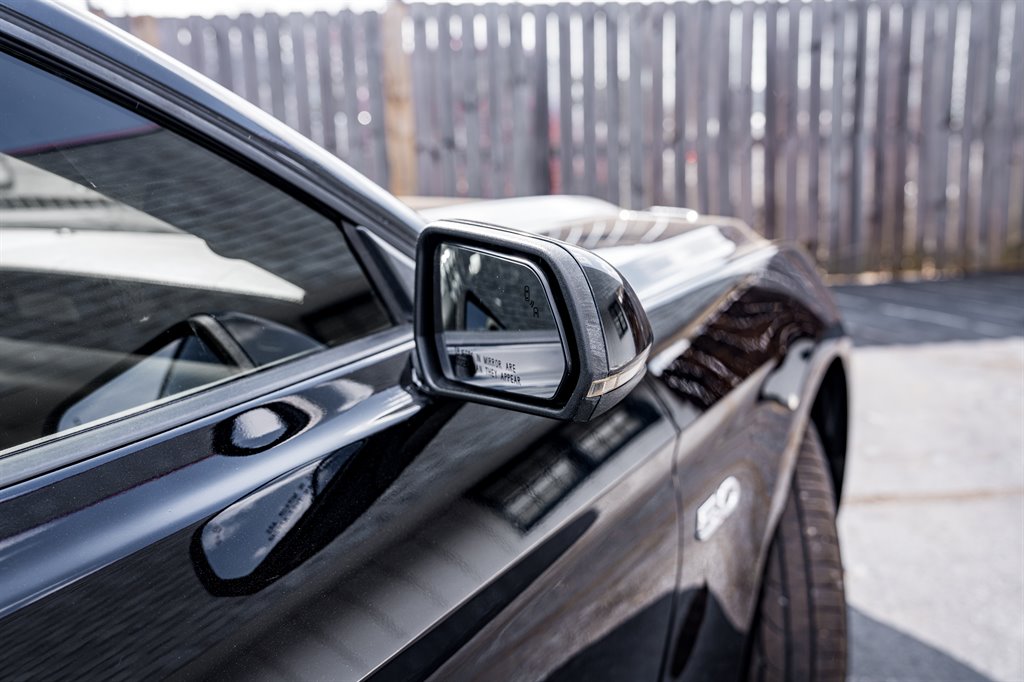 2017 Ford Mustang GT Premium photo