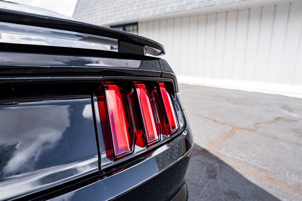2017 Ford Mustang GT Premium photo