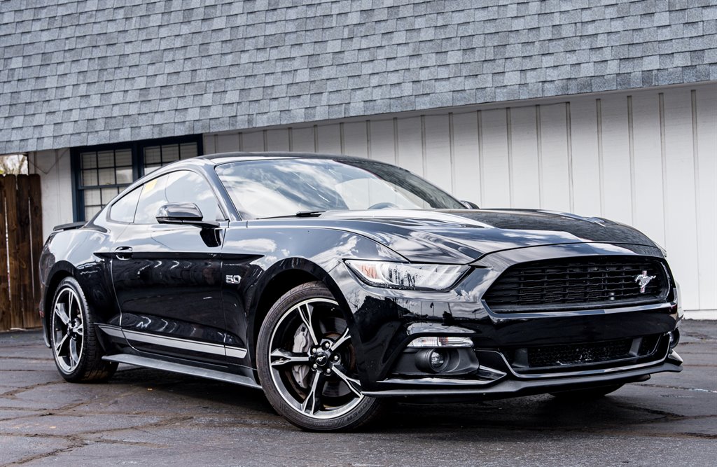 2017 Ford Mustang GT Premium photo