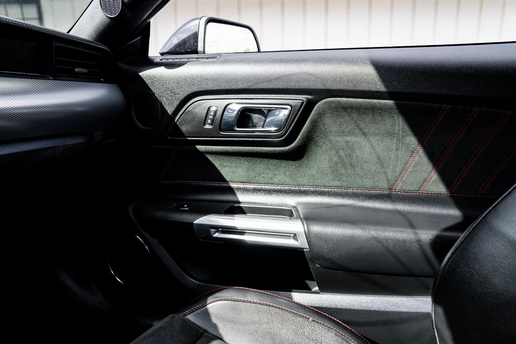 2017 Ford Mustang GT Premium photo