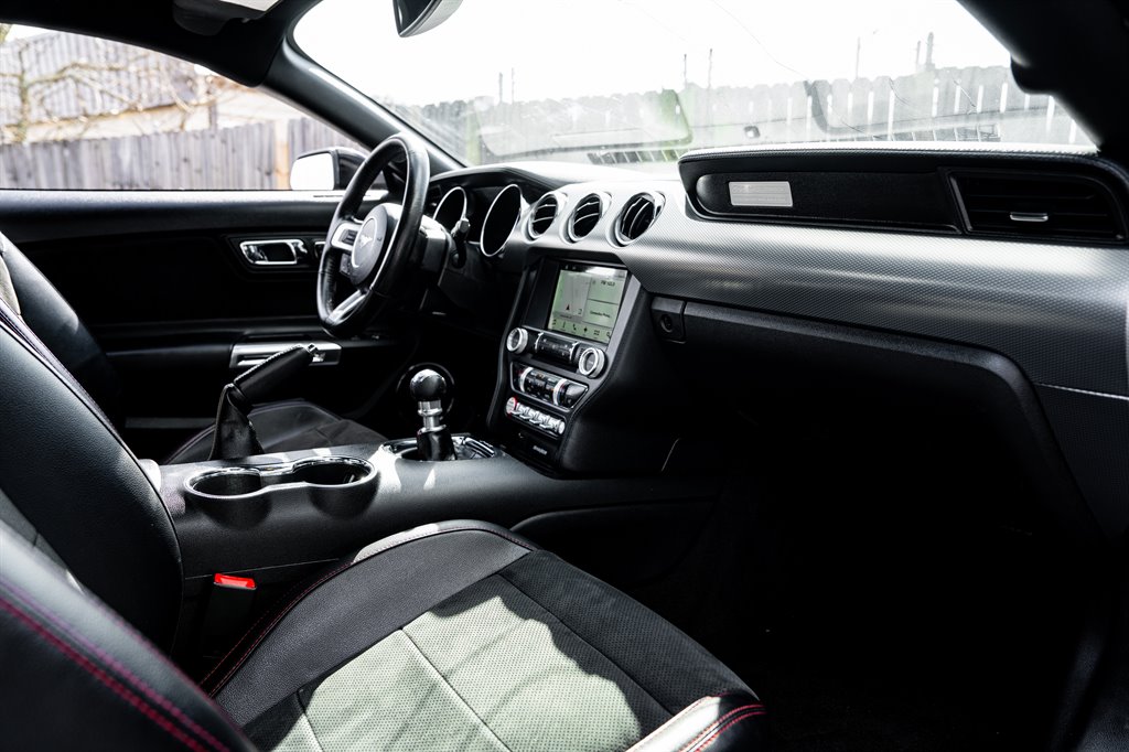 2017 Ford Mustang GT Premium photo