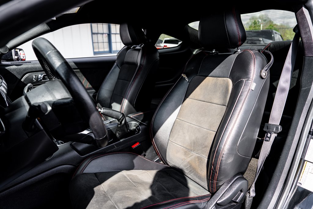 2017 Ford Mustang GT Premium photo