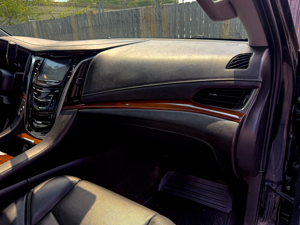 2020 Cadillac Escalade Luxury photo