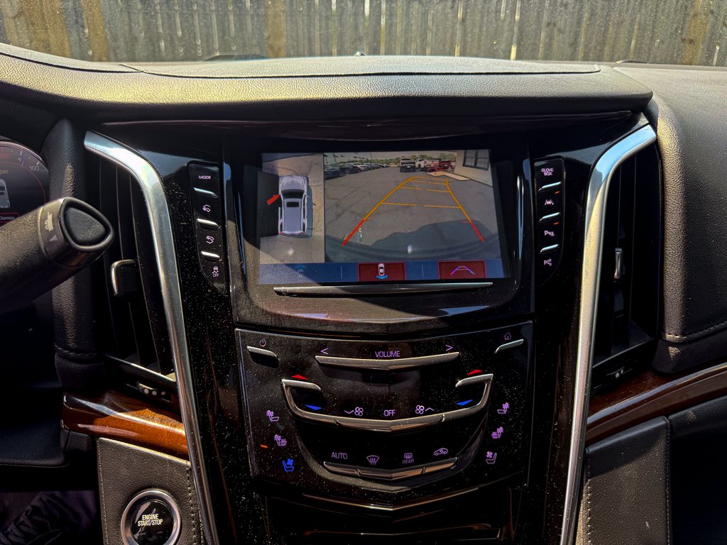 2020 Cadillac Escalade Luxury photo