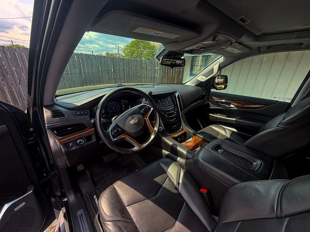 2020 Cadillac Escalade Luxury photo