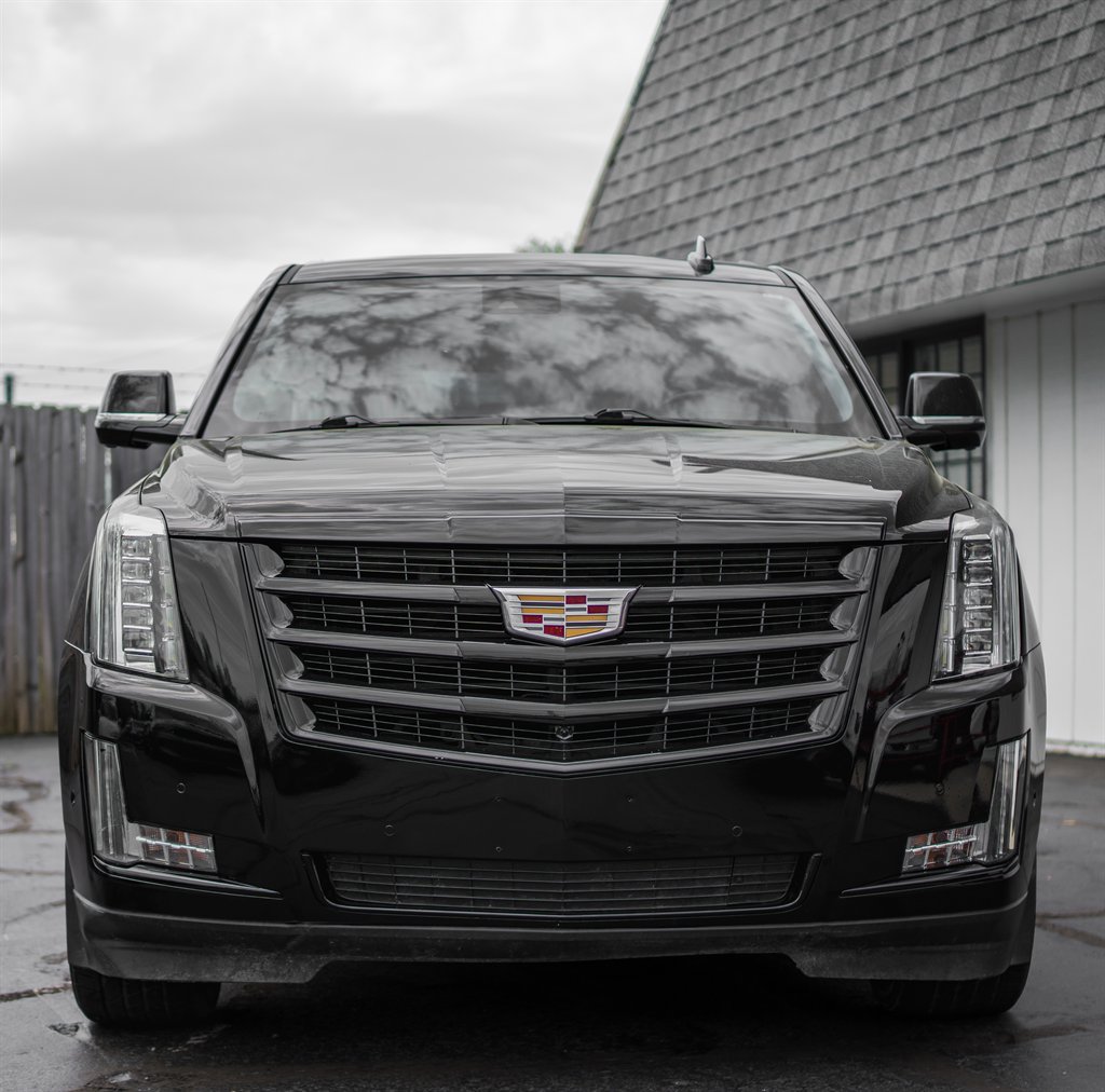 2020 Cadillac Escalade Luxury photo