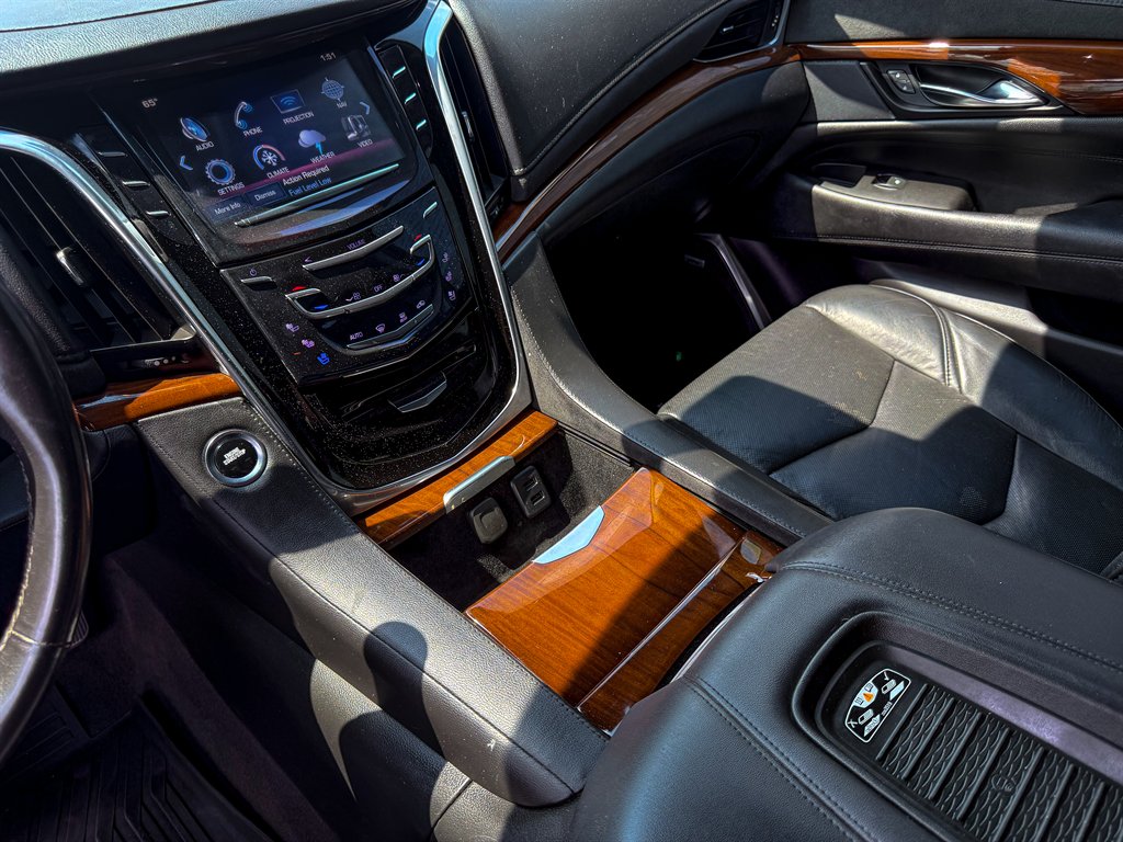 2020 Cadillac Escalade Luxury photo