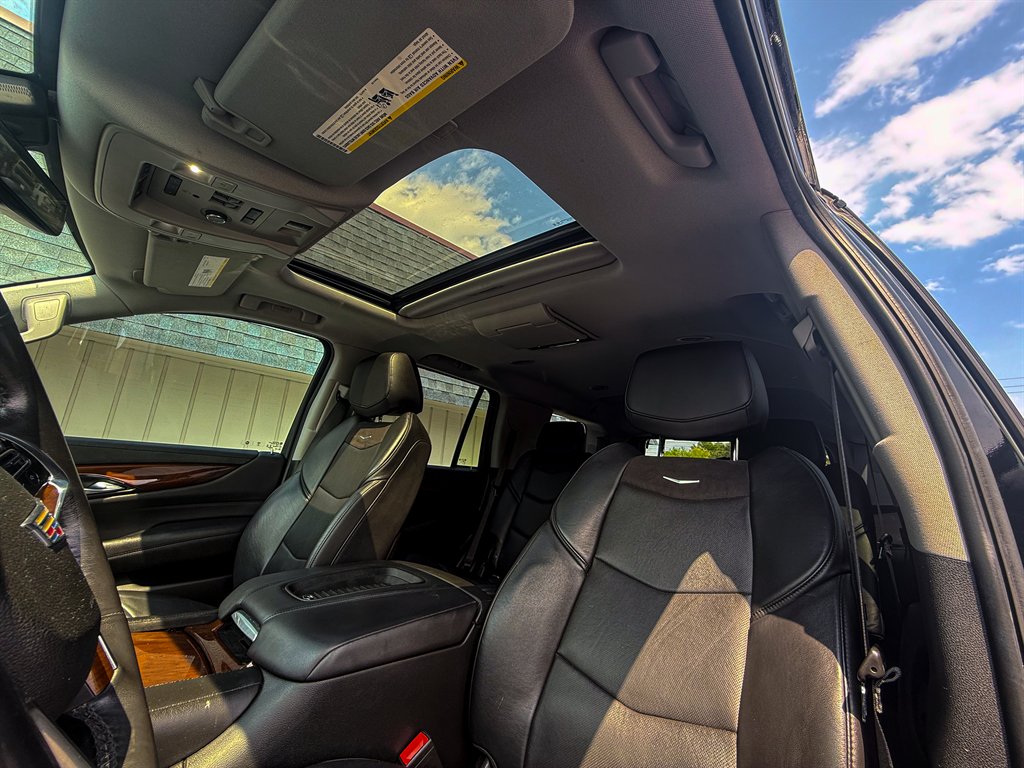 2020 Cadillac Escalade Luxury photo