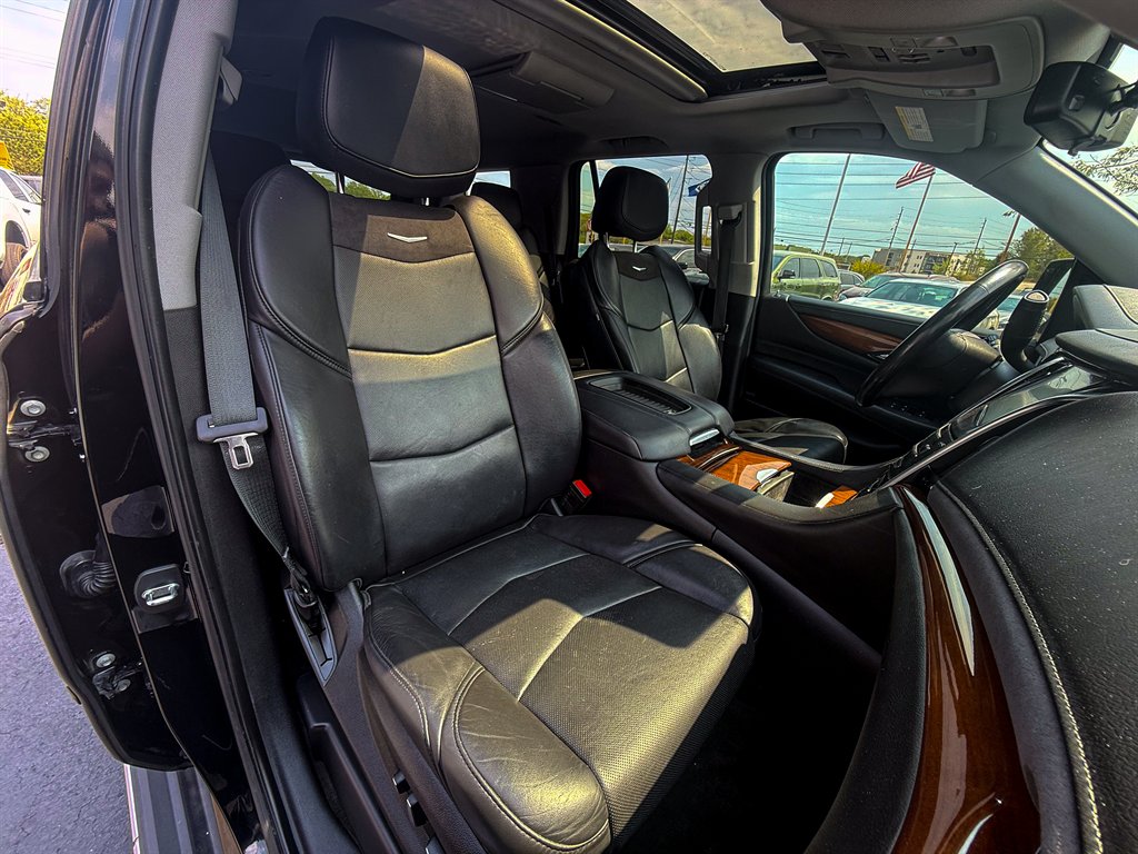 2020 Cadillac Escalade Luxury photo