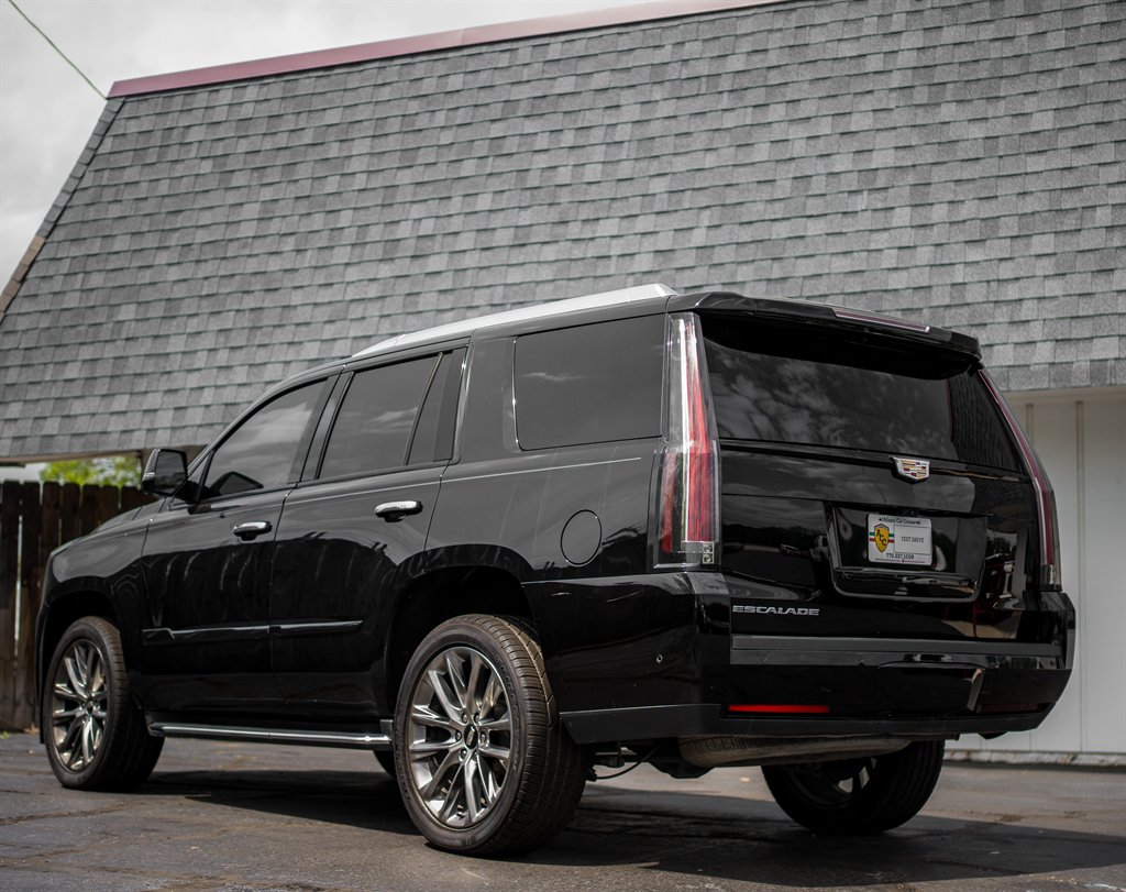 2020 Cadillac Escalade Luxury photo