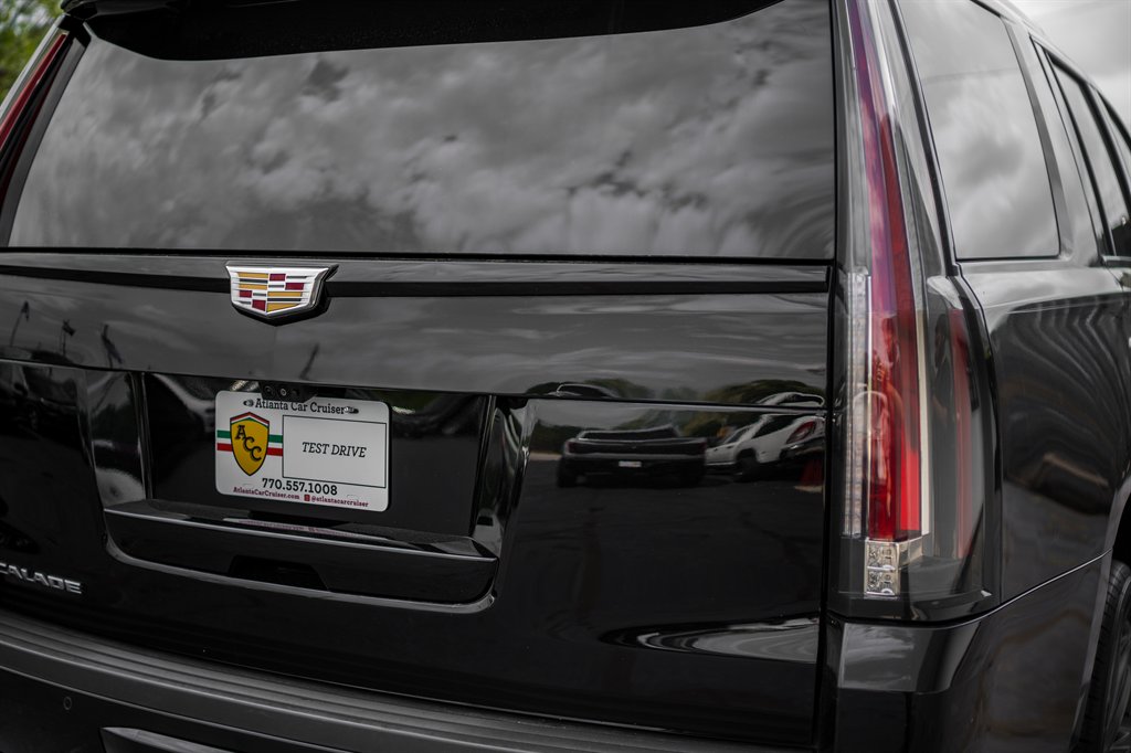2020 Cadillac Escalade Luxury photo