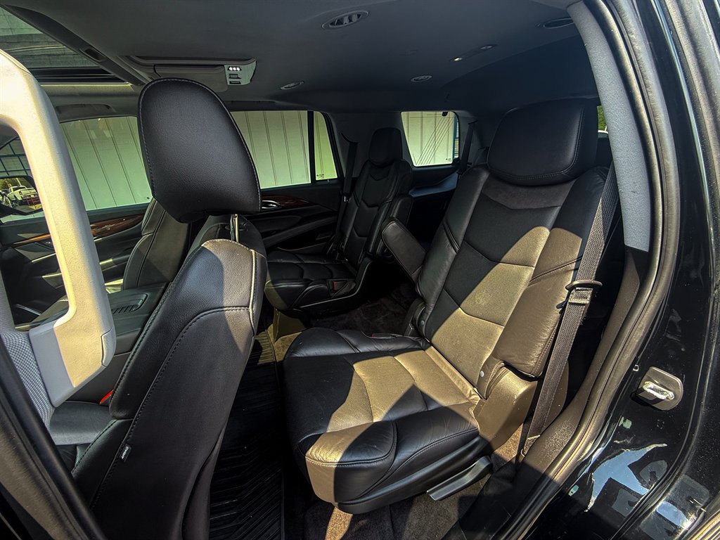 2020 Cadillac Escalade Luxury photo
