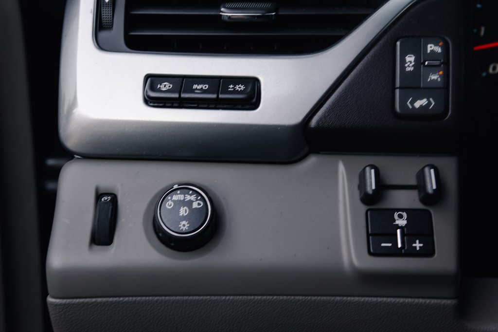 2018 Chevrolet Suburban 1500 Premier photo
