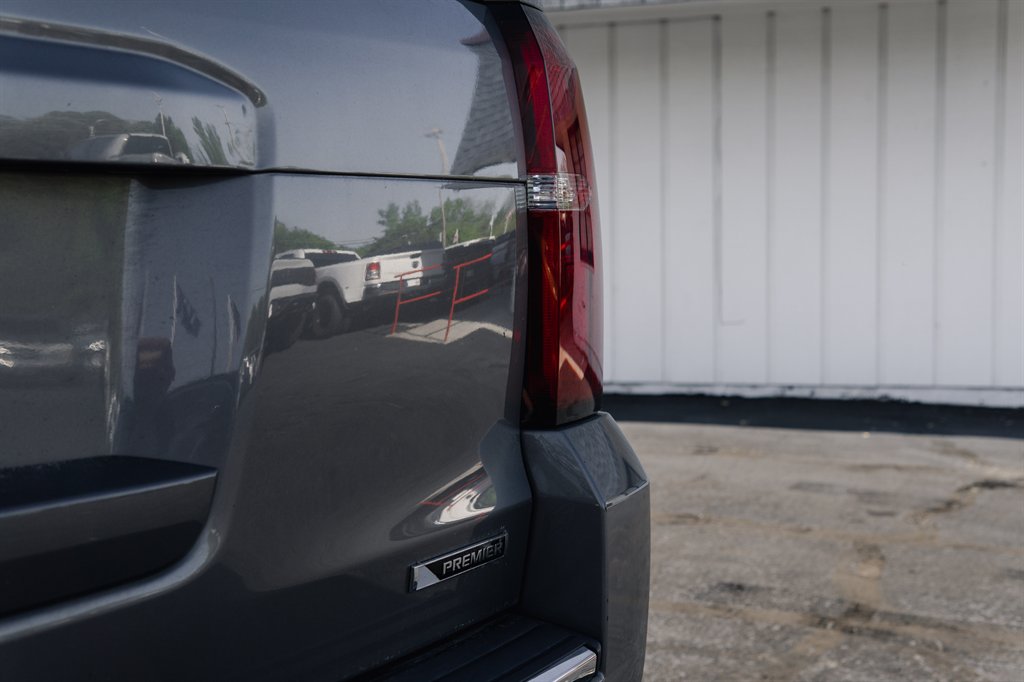 2018 Chevrolet Suburban 1500 Premier photo