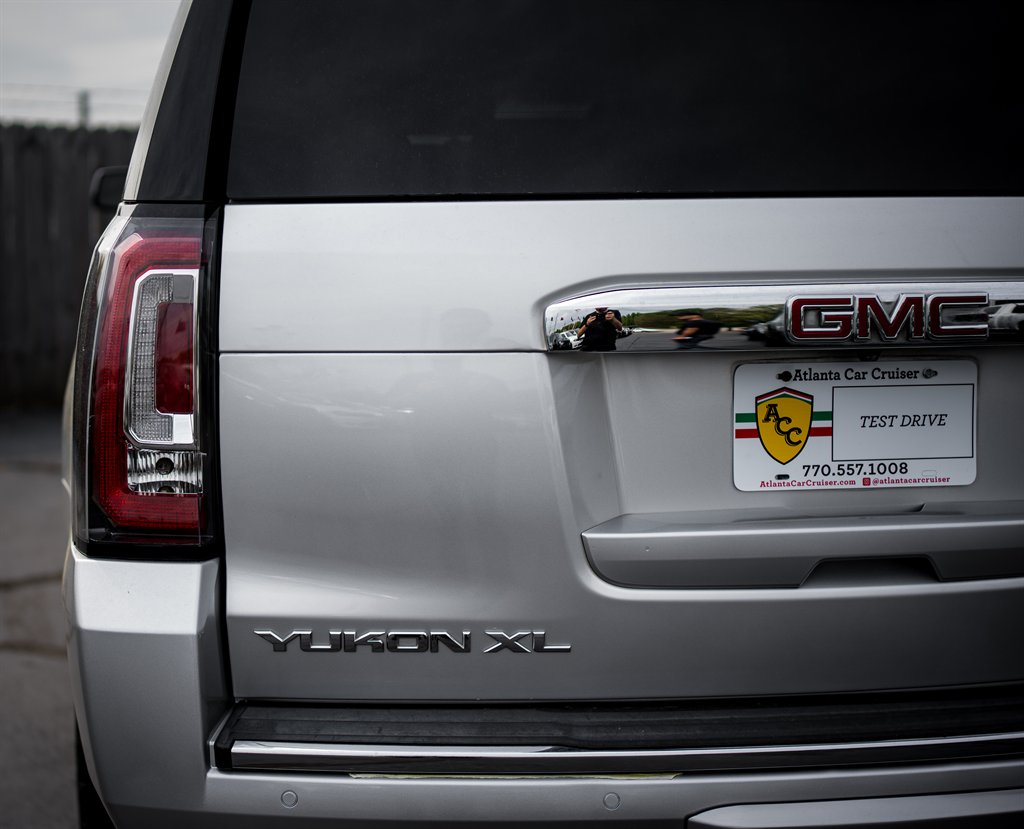 2016 GMC Yukon XL 1500 Denali photo