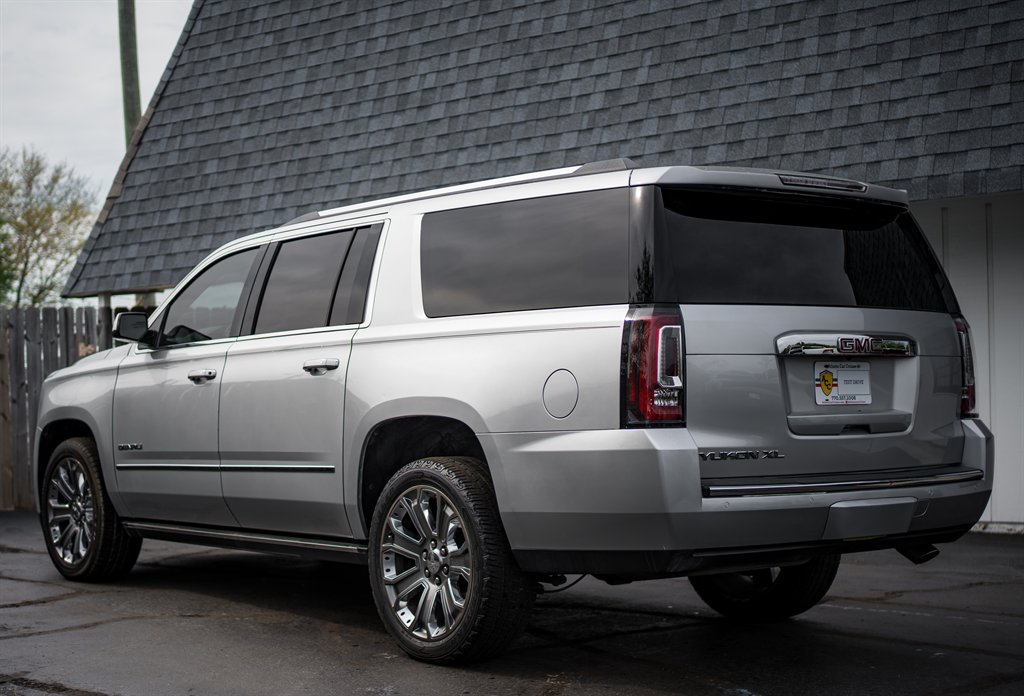 2016 GMC Yukon XL 1500 Denali photo