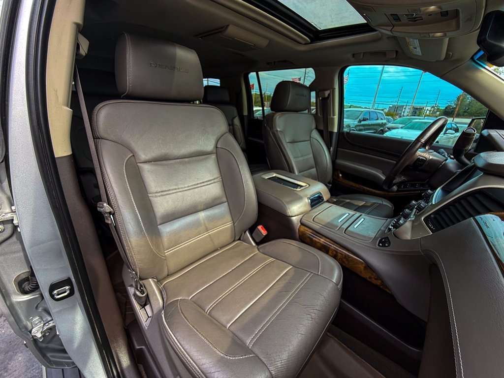 2016 GMC Yukon XL 1500 Denali photo