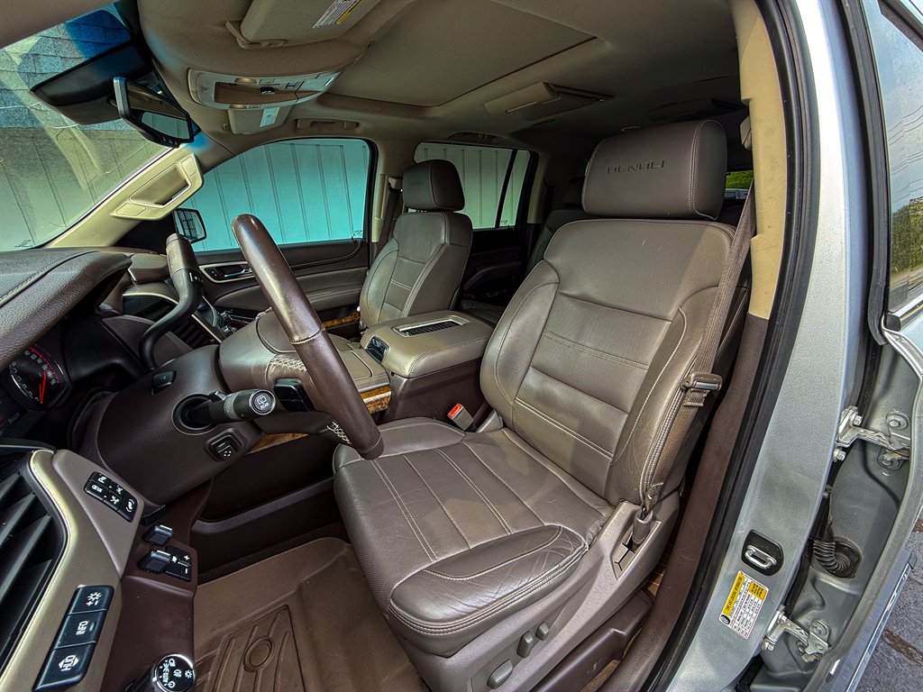 2016 GMC Yukon XL 1500 Denali photo