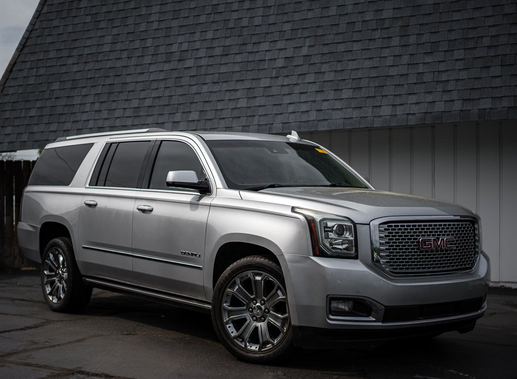 2016 GMC Yukon XL 1500 Denali photo