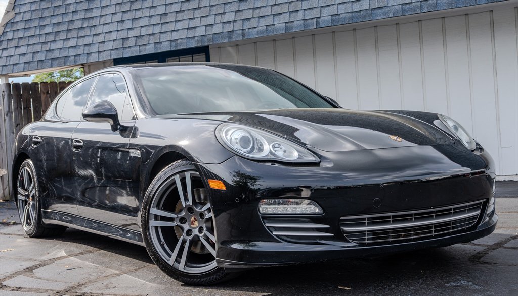 2013 Porsche Panamera 4 photo