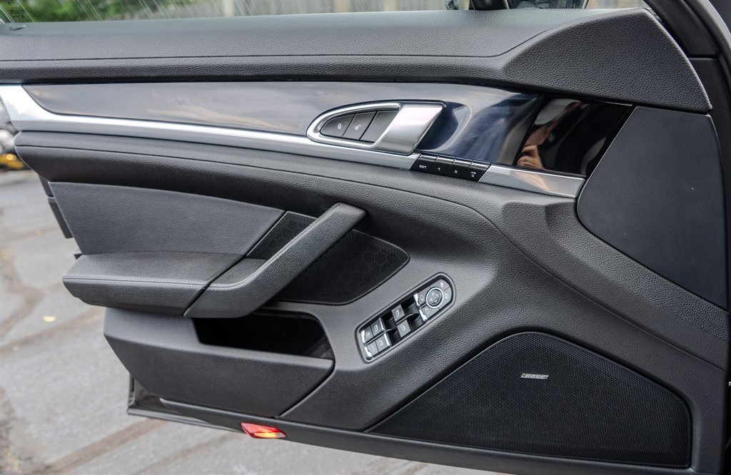 2013 Porsche Panamera 4 photo