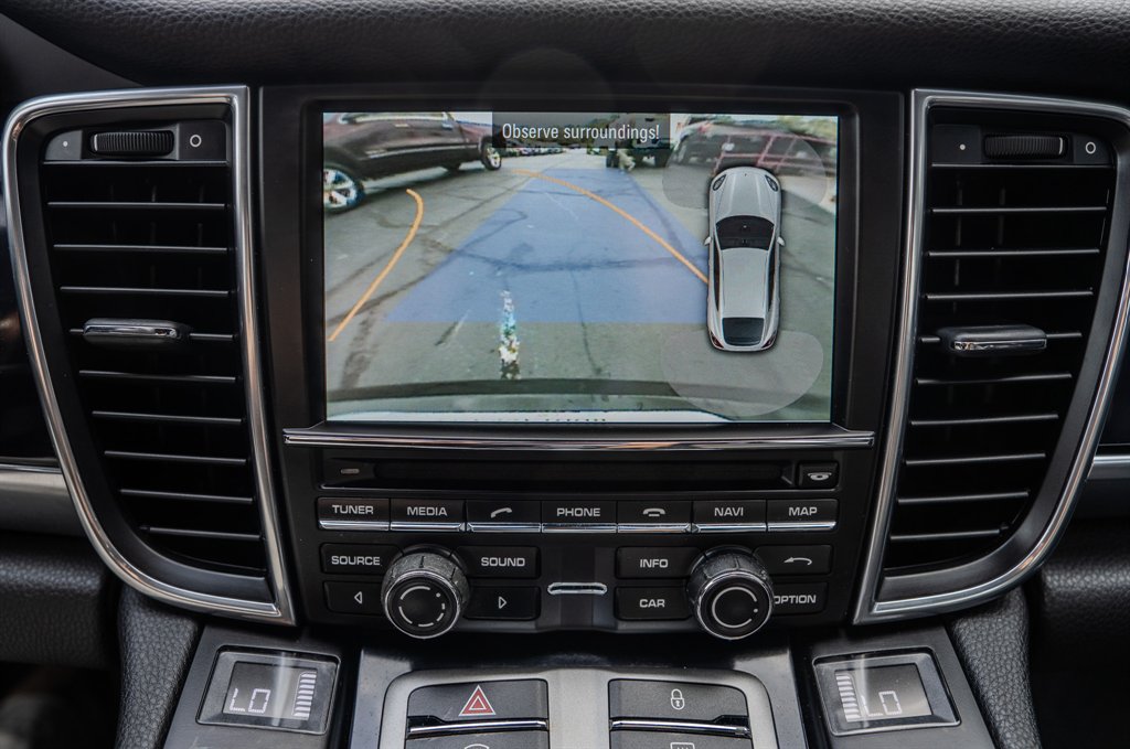 2013 Porsche Panamera 4 photo